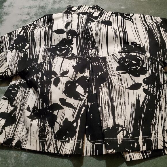 St John black&,white rose jacket sz 2 - Picture 3 of 3